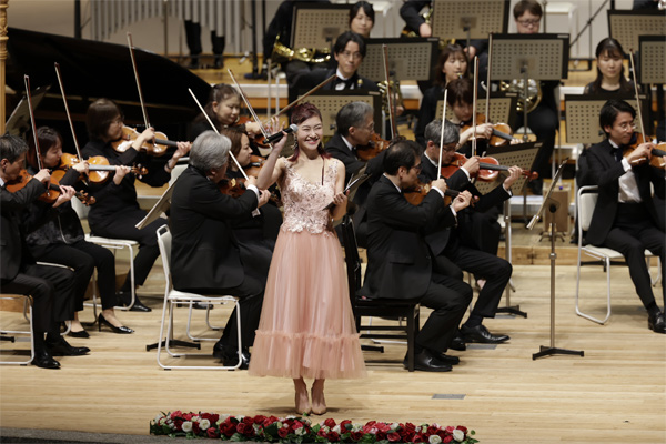 村上佳菜子のフィギュアスケート音楽会画像1